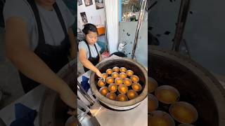 Thai Lady Makes Moist Fluffy Muffins