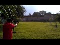 Tono disparando prieto beretta calibre 9mm semi automatica