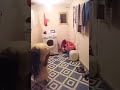نسيت ان الكاميرا مفتوحه وبدأت تغسل الملابس