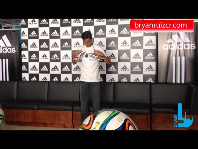 Bryan Ruiz recibió tacos Predator Adidas para Mundial