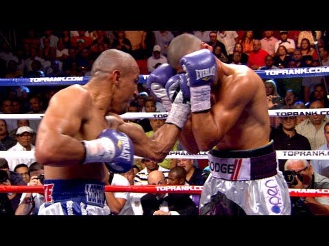 Mario Lopez bouncing bulge while boxing - VXV: Videos x Vos.