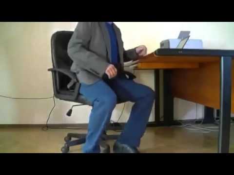 В домашнем видео со скрытой камеры секретарша дрочит член босса руками и попой