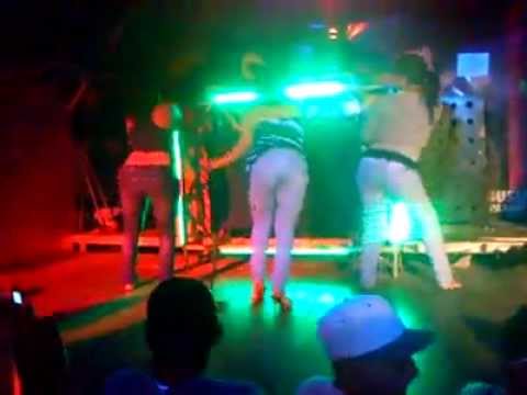 Chicas bailando y moviendo el culo Blacksonboys XESO DE PUTAS T CHICA
