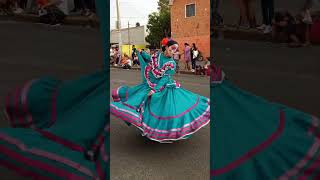 Jarabe Tapatío.