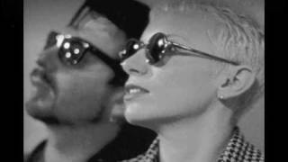 Watch Eurythmics When The Day Goes Down video
