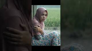 Gadis Cantik Basah Kuyup, Menggigil Di Pinggir Gubuk Sawah