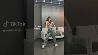 Coreana Dançando Funk Brasileiro
