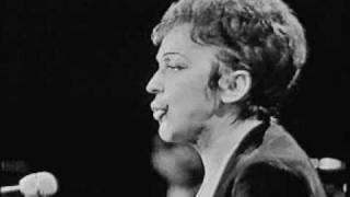 Watch Edith Piaf Roulez Tambours video