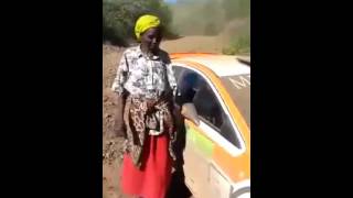 FUNNY! Kalenjin woman attempts explaining accident in English FUNNY! Kalenjin woman attempts explaining accident in English