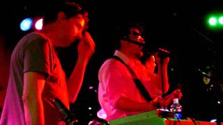 Watch They Might Be Giants Old Pine Box video