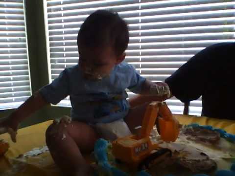 Justin Bieber Eating Cake In justin bieber guitar cake. Justin Bieber Eating Cake In