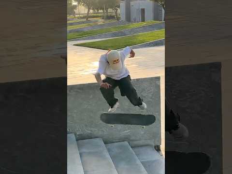 🇨🇳 Zoe Zeng Kickflip In Dubai!