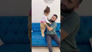 Televizyon İzlerken Çocuk Giydirmeyin