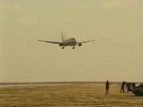 picture of Boeing 777 747 Crosswind Landing Testing