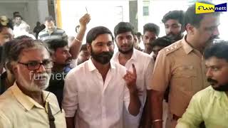 தனுஷ் வாக்கு பதிவு செய்த காட்சி | Lok Sabha Election 2019 | Fun Nett