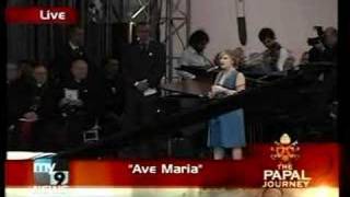 Watch Kelly Clarkson Ave Maria video