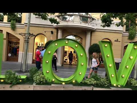 Las Rozas: Luxury Brands Outlet Shopping Village, Madrid Spain