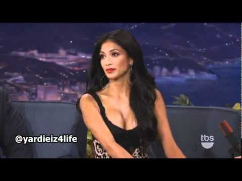 Nicole Scherzinger imitando Britney Spears 19 09 2011 Nicole Scherzinger imitando Britney Spears 19 09 2011