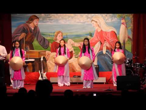 Thiếu Nhi Áo Dài Hồng CĐCGTG Berlin 26-12-13