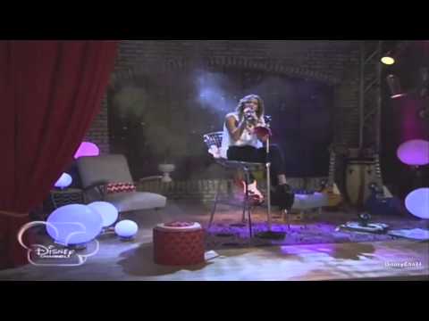 Martina Stoessel canta Hoy Somos Más en The UMix Show Martina Stoessel canta Hoy Somos Más en The UMix Show
