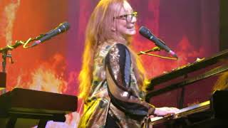 Watch Tori Amos On The Boundary video