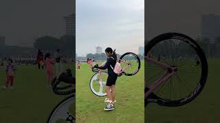 Gowes Monas Ft Evelyn