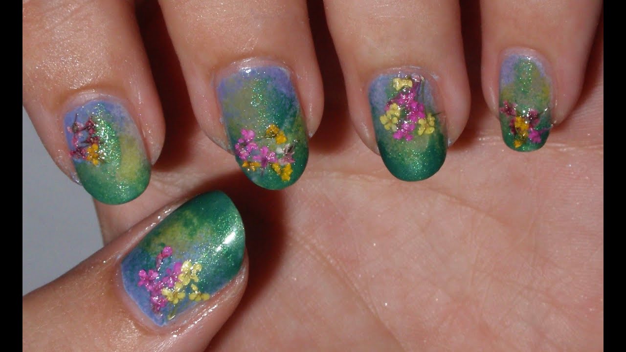 dried flowers nail design