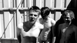 I Fink U Freeky Performed By Festival-Goers Under The Cold Showers At Roskilde Festival
