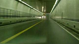 TUNEL DEBAJO DEL MAR