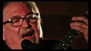 Watch Los Lobos Down On The Riverbed video