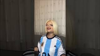 Futbol Maçı Izlerken Erkekler Kızlar
