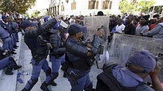 Güney Afrikalı öğrenciler Artan üniversite Harçlarını Protesto Ediyor