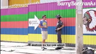 Öpüşme Cezalı Taş Kağıt Makas Polis Memuruyla Türkçe Altyazılı