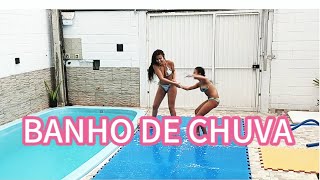 Na Piscina ,Banho De Chuva Pela Primeira Vez.