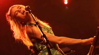 Watch An Pierle As Sudden Tears Fall video