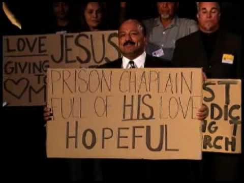 Many ex-offenders and others stand on the stage and raise cards with ... Many ex-offenders and others stand on the stage and raise cards with ...