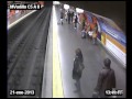 Un policía nacional rescata a una mujer desmayada que iba a ser arrollada por el Metro de Madrid