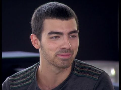 Joe Jonas Jokes About Dumping Taylor Swift