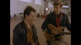 Watch Crowded House Mean To Me video