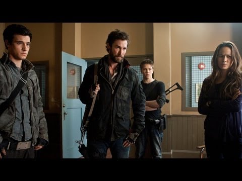 FALLING SKIES Cast Descends Upon Comic-Con!