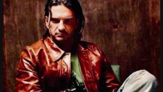 Watch Ricardo Arjona Bar video