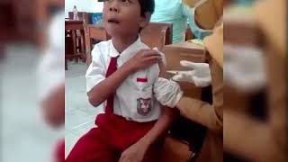 Reaksi Lucu Anak Sd Di Suntik