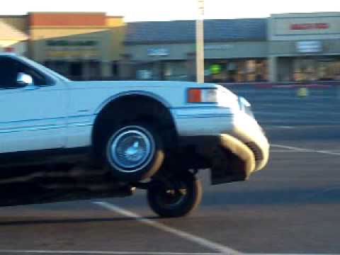 LINCOLN TOWNCAR LOWRIDER 3-WHEELIN LINCOLN TOWNCAR LOWRIDER 3-WHEELIN