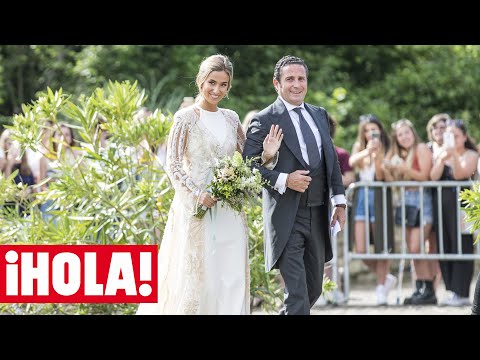 La llegada de MarĂa Pombo al altar y el detalle con sus padres en su boda