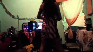 Menina Surtada Dançando A Dança Do Ventre