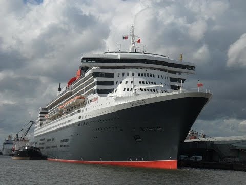 Cruise Ships in Southampton Docks - Arcadia, Queen Mary 2 & Queen Elizabeth 27/04/2012