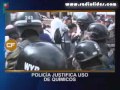 Universitarios de medicina se enfrentan con policias