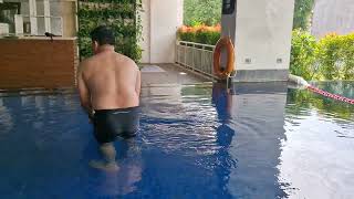 Bayi Yang Suka Berenang.
