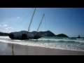 Un barco encallado en la playa