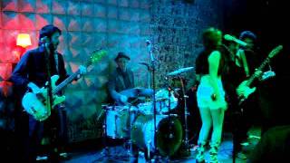 Watch Nylons Remember video